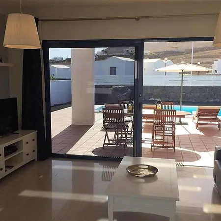 Miramar B1 Heated Pool Wifi Perfect For Families And Couples Alike Villa Playa Blanca (Lanzarote)